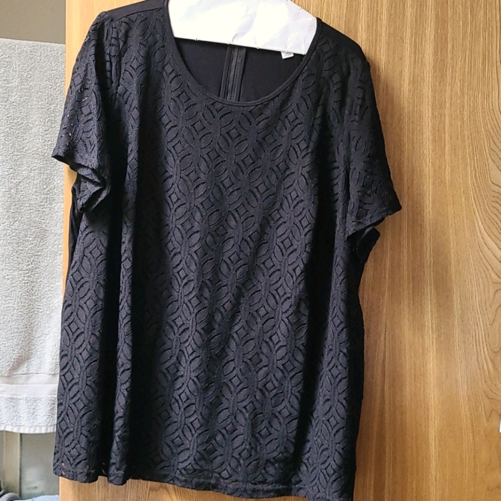 Ladies 2X top with zipper detail